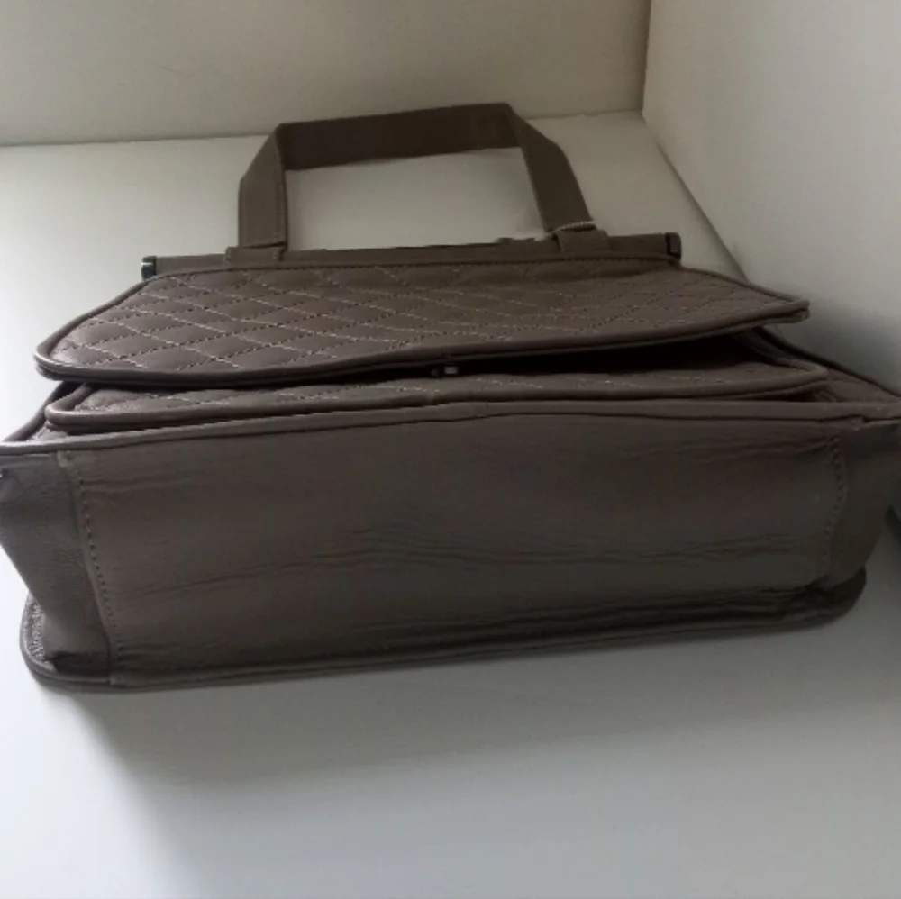 BCBGMaxazria Vintage Taupe Quilted Satchel Handbag 👜